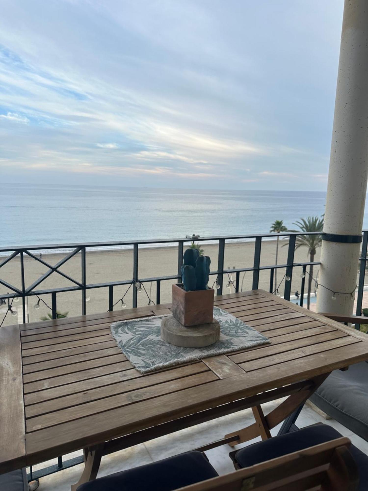 Pepe Beach Vista Al Mar Apartment Estepona Bagian luar foto